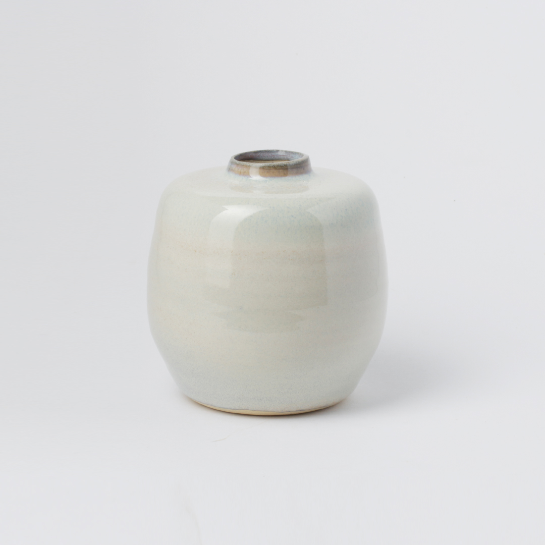 White Wide Base Vase HD43