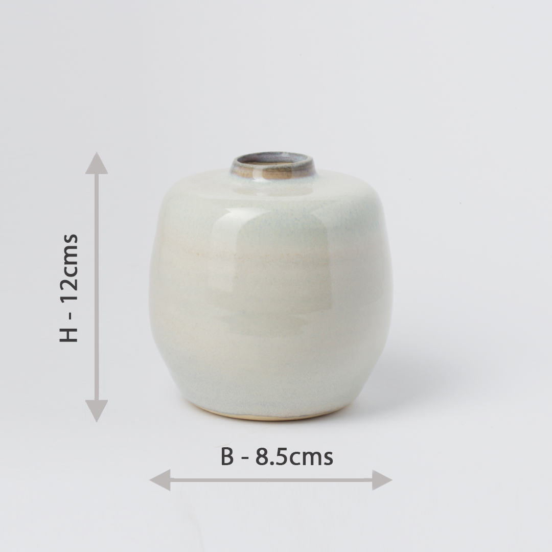 White Wide Base Vase HD43