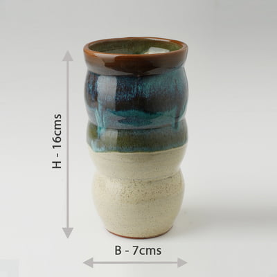Wavy symmetrical vase HD29